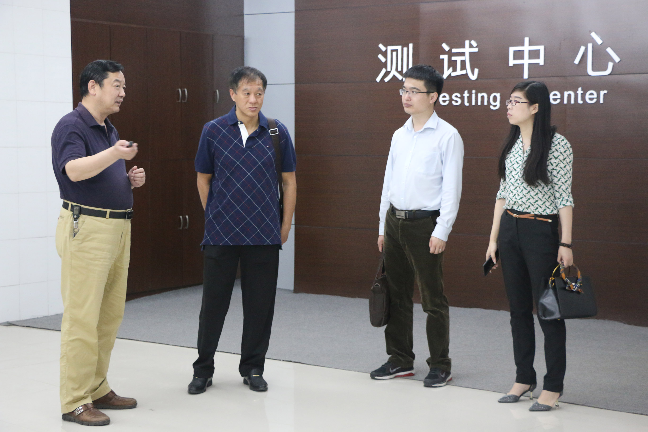 河南奇測代表清華洛陽基地到新鄉(xiāng)市電池研究院就新能源電池產業(yè)進行交流合作